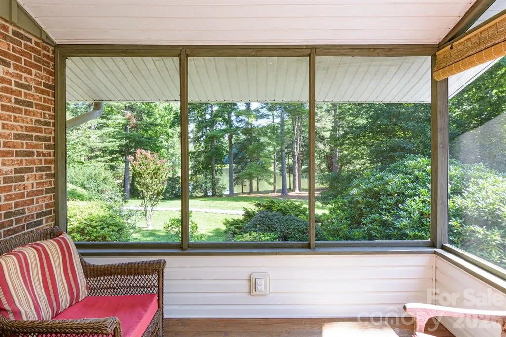 111 W Kindy Forest Drive Hendersonville NC 28739