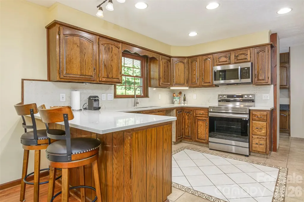 111 W Kindy Forest Drive Hendersonville NC 28739