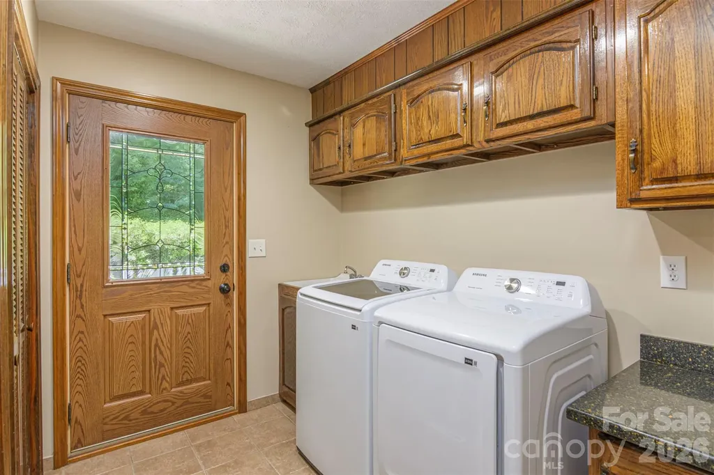 111 W Kindy Forest Drive Hendersonville NC 28739