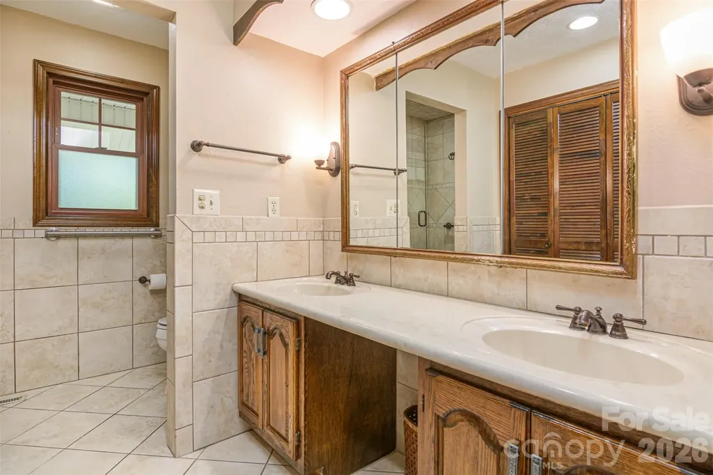 111 W Kindy Forest Drive Hendersonville NC 28739