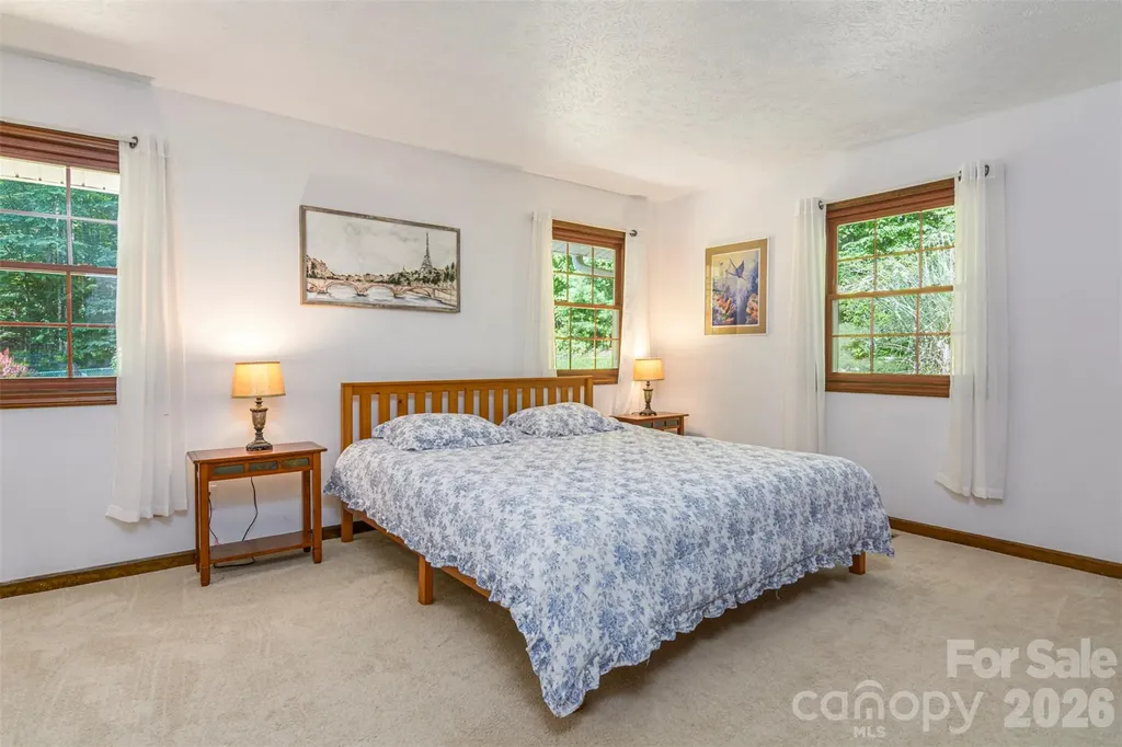 111 W Kindy Forest Drive Hendersonville NC 28739