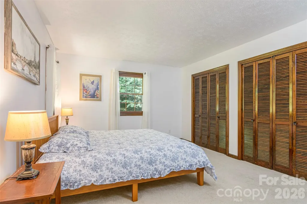 111 W Kindy Forest Drive Hendersonville NC 28739