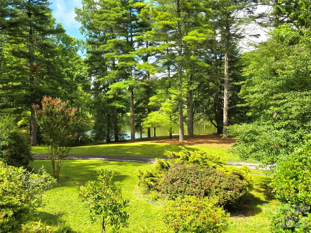 111 W Kindy Forest Drive Hendersonville NC 28739