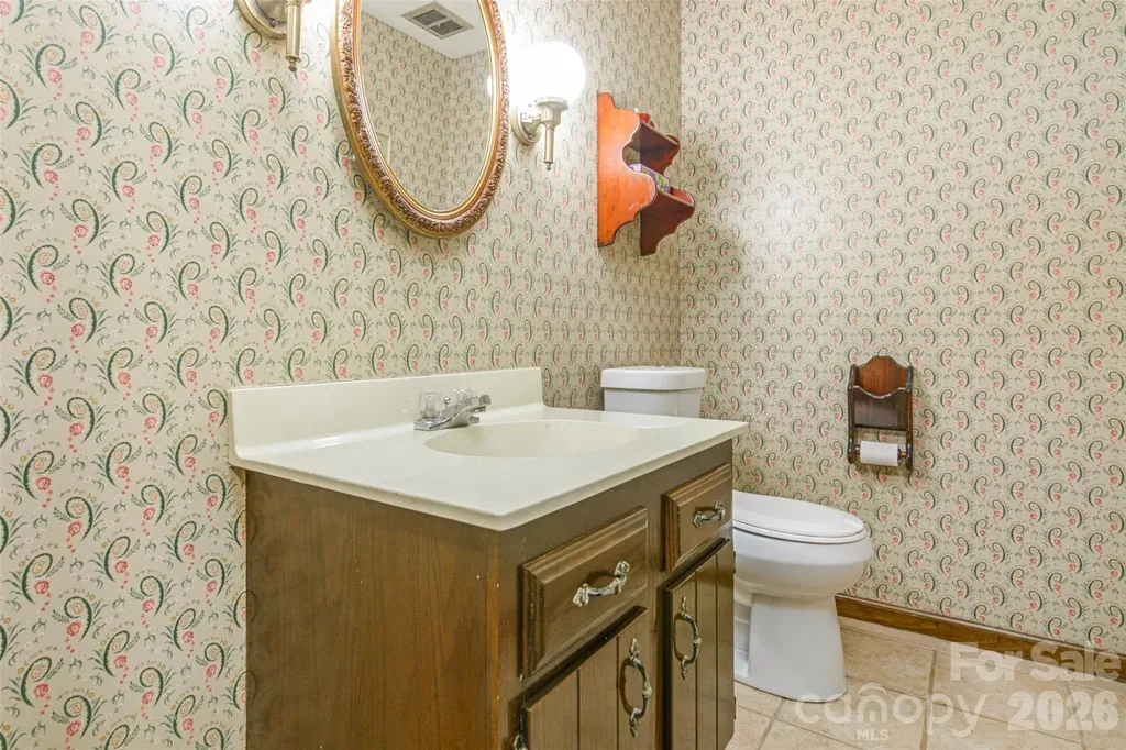 111 W Kindy Forest Drive Hendersonville NC 28739
