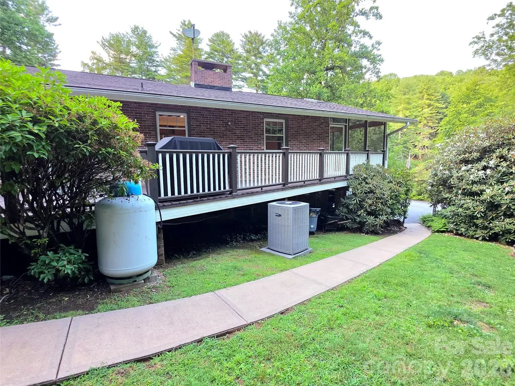 111 W Kindy Forest Drive Hendersonville NC 28739