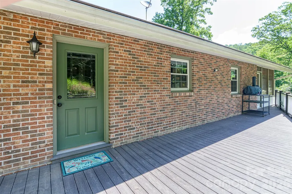 111 W Kindy Forest Drive Hendersonville NC 28739