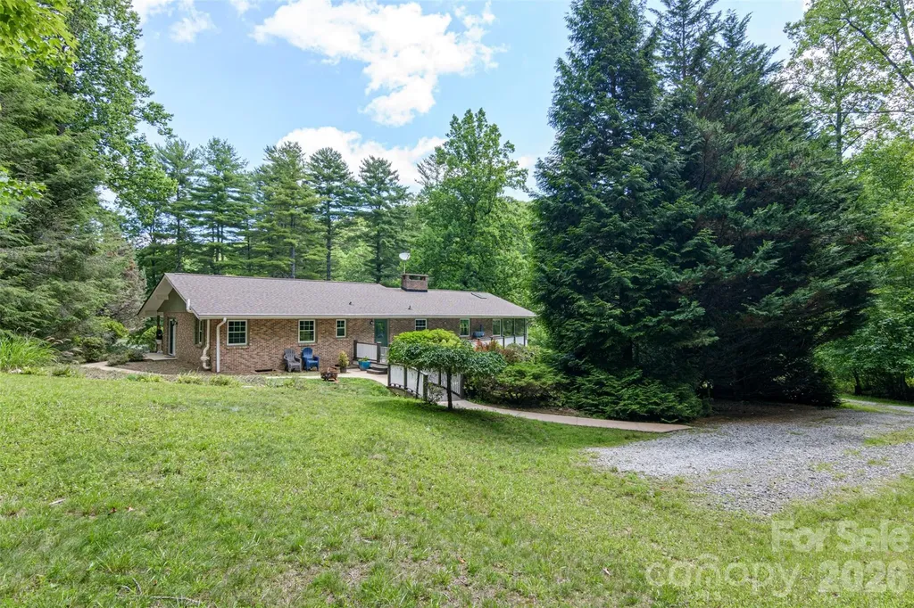 111 W Kindy Forest Drive Hendersonville NC 28739