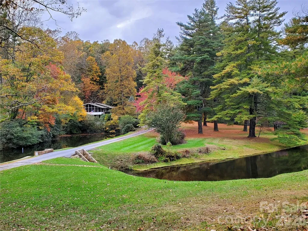 111 W Kindy Forest Drive Hendersonville NC 28739