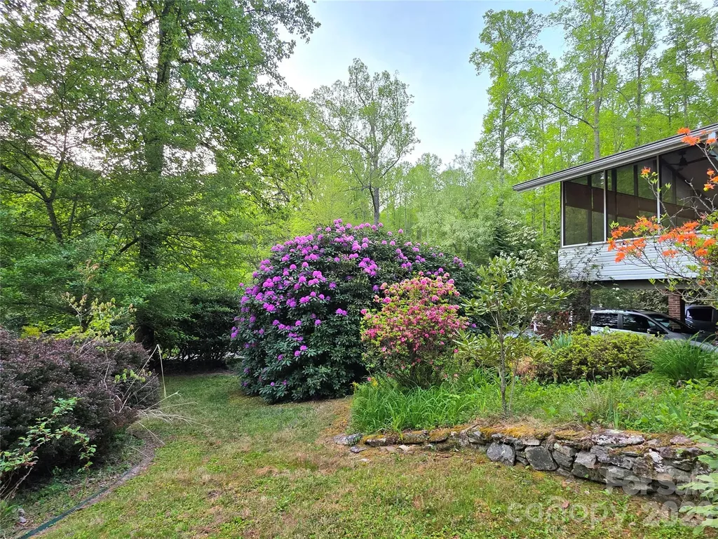 111 W Kindy Forest Drive Hendersonville NC 28739