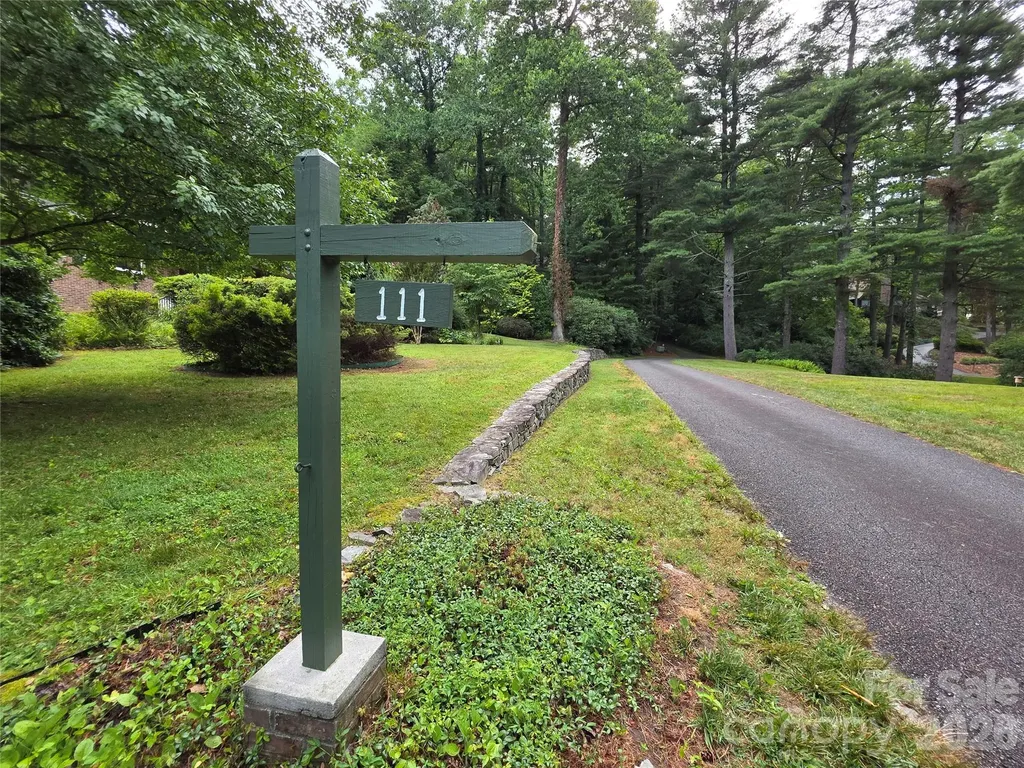 111 W Kindy Forest Drive Hendersonville NC 28739