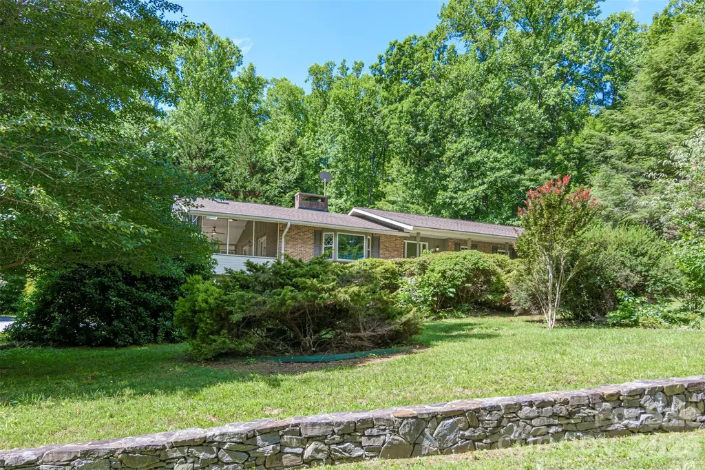 111 W Kindy Forest Drive Hendersonville NC 28739