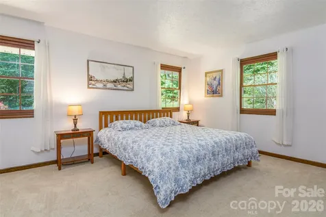 111 W Kindy Forest Drive Hendersonville NC 28739