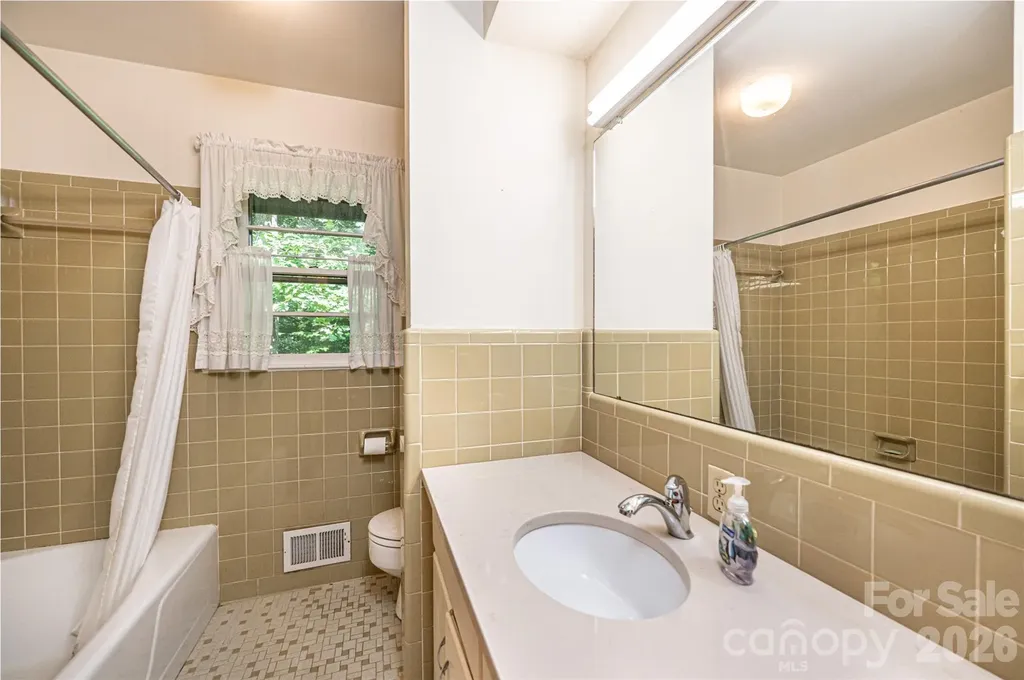 917 Cherokee Place SW Lenoir NC 28645