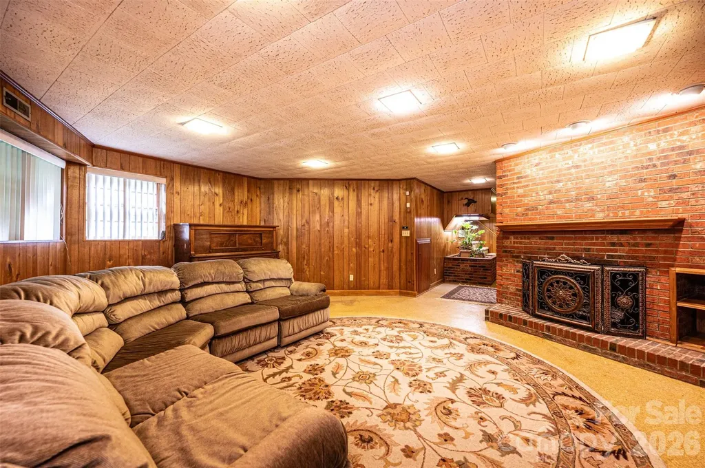 917 Cherokee Place SW Lenoir NC 28645