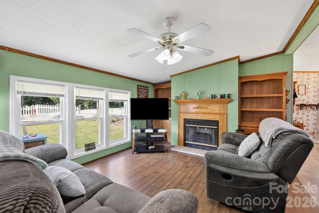 20 Little Austin Lane Leicester NC 28748