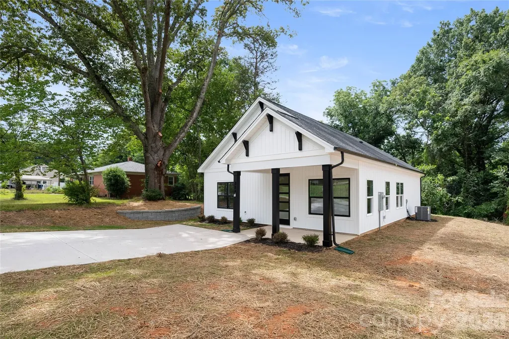 311 W Chestnut Street Stanley NC 28164