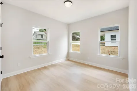 315 W Chestnut Street Stanley NC 28164