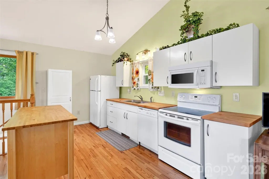40 E Valley View Drive Marion NC 28752
