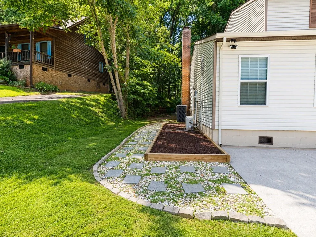 7329 Hounslow Lane Charlotte NC 28213