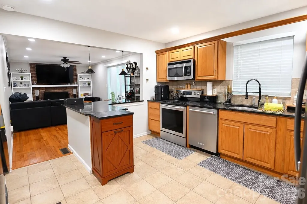 7329 Hounslow Lane Charlotte NC 28213
