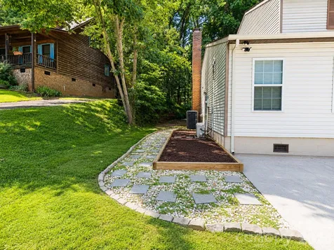 7329 Hounslow Lane Charlotte NC 28213