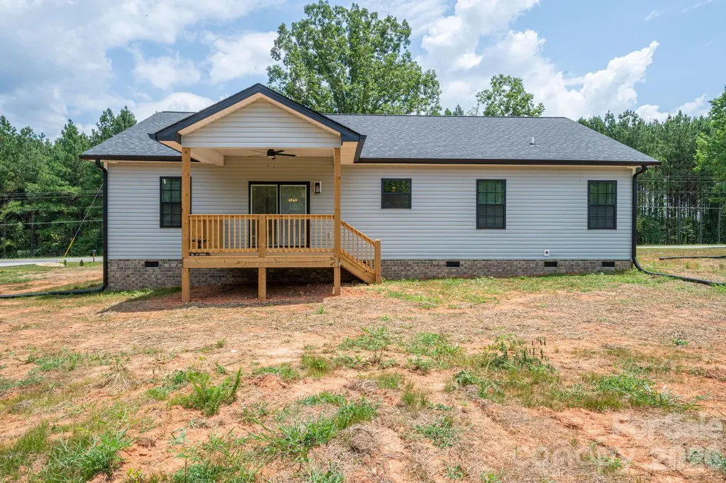 2474 Shoal Road Crouse NC 28033