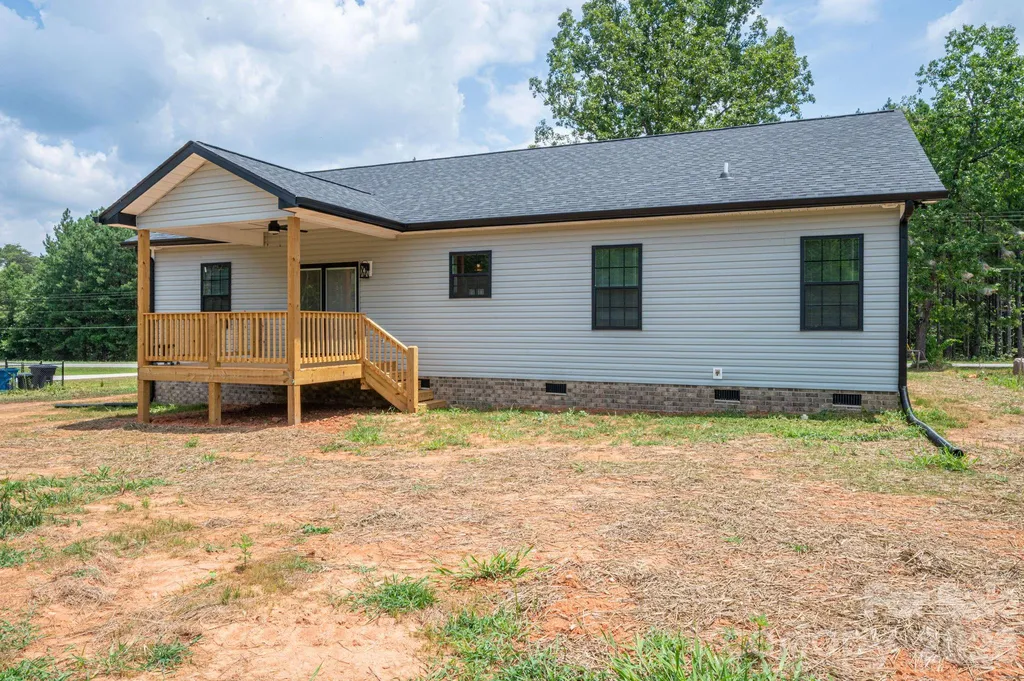 2474 Shoal Road Crouse NC 28033