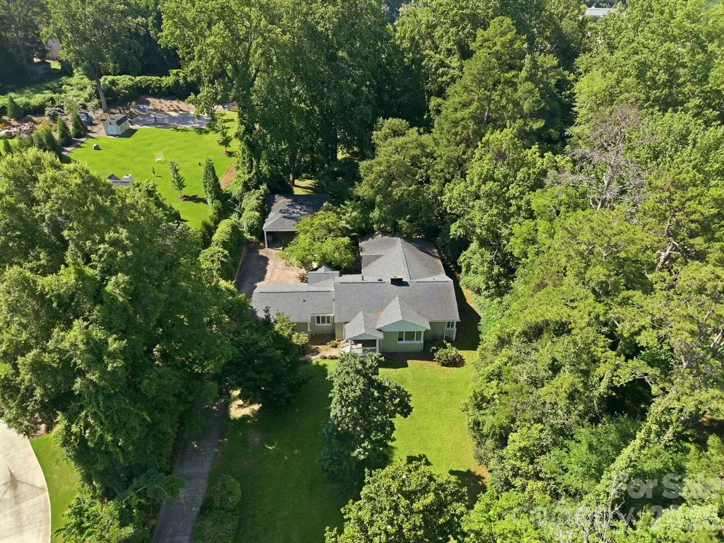 827 Jefferson Drive Charlotte NC 28270