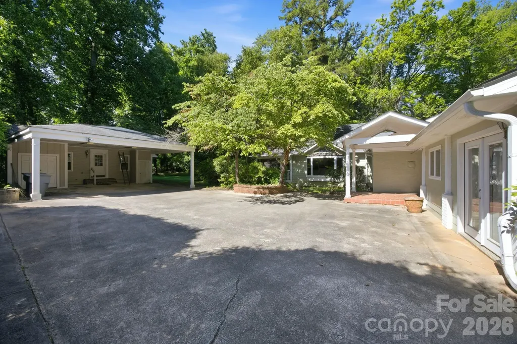827 Jefferson Drive Charlotte NC 28270
