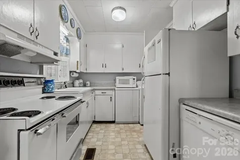 63 Lynn Avenue Cheraw SC 29520