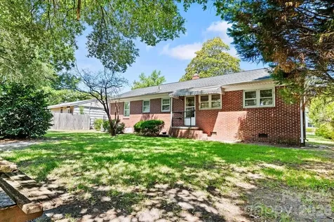 63 Lynn Avenue Cheraw SC 29520