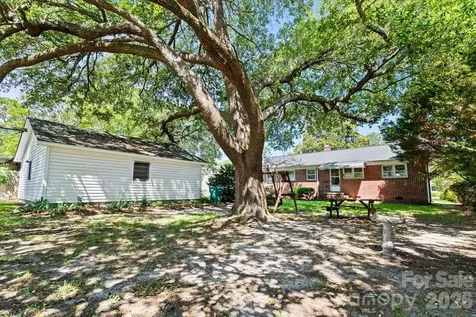 63 Lynn Avenue Cheraw SC 29520