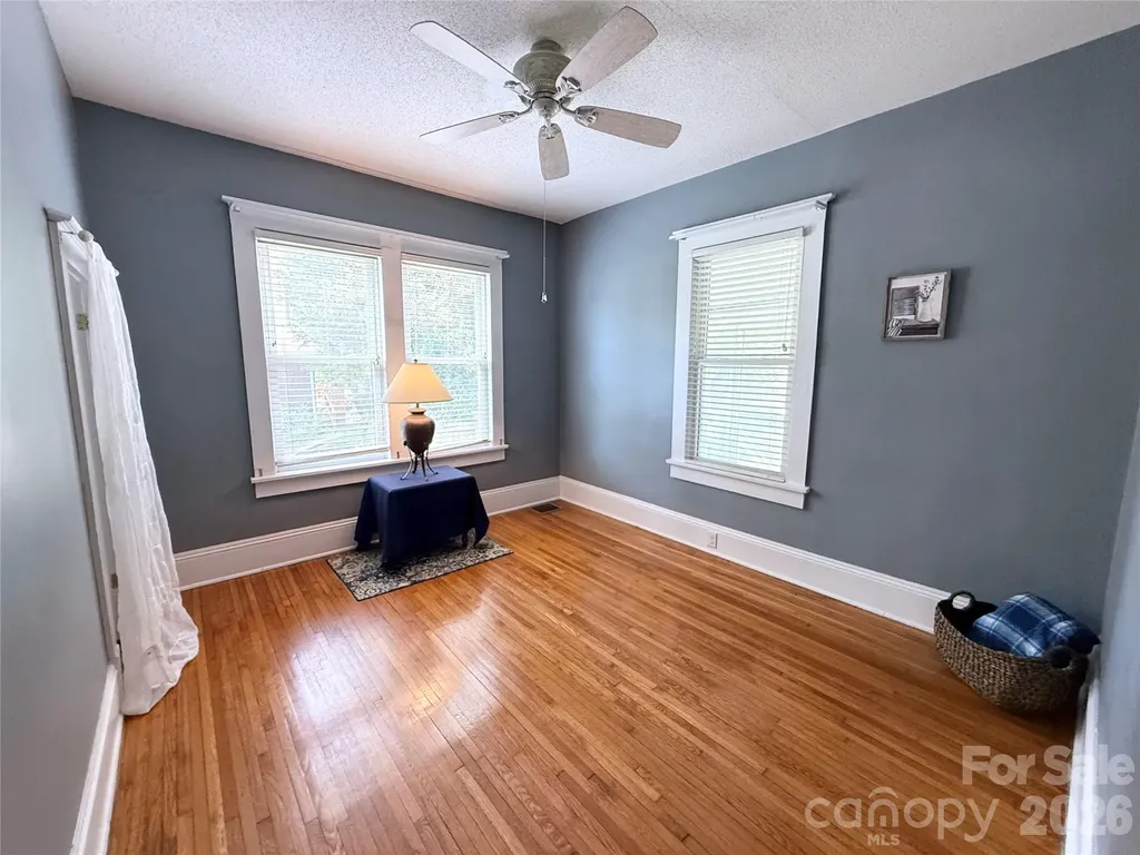 302 S College Avenue Newton NC 28658