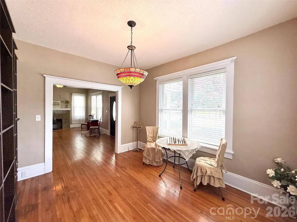 302 S College Avenue Newton NC 28658