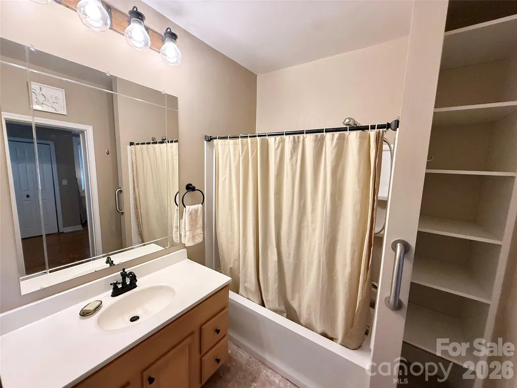 302 S College Avenue Newton NC 28658