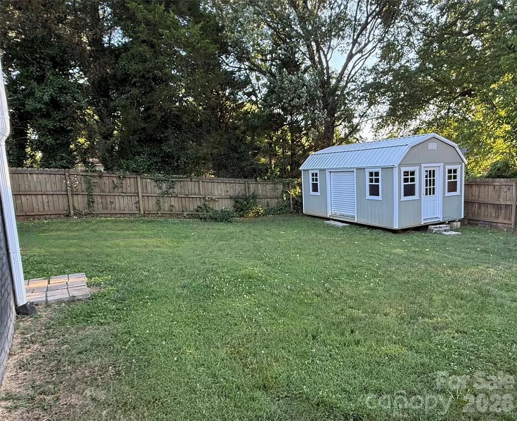 302 S College Avenue Newton NC 28658