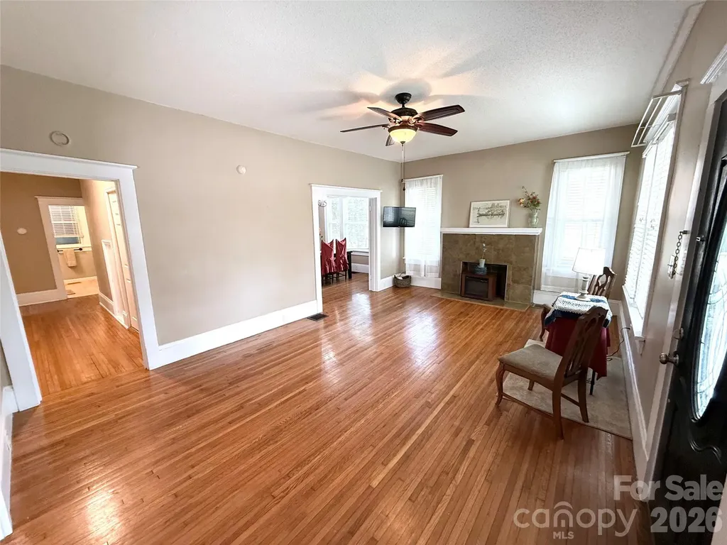 302 S College Avenue Newton NC 28658