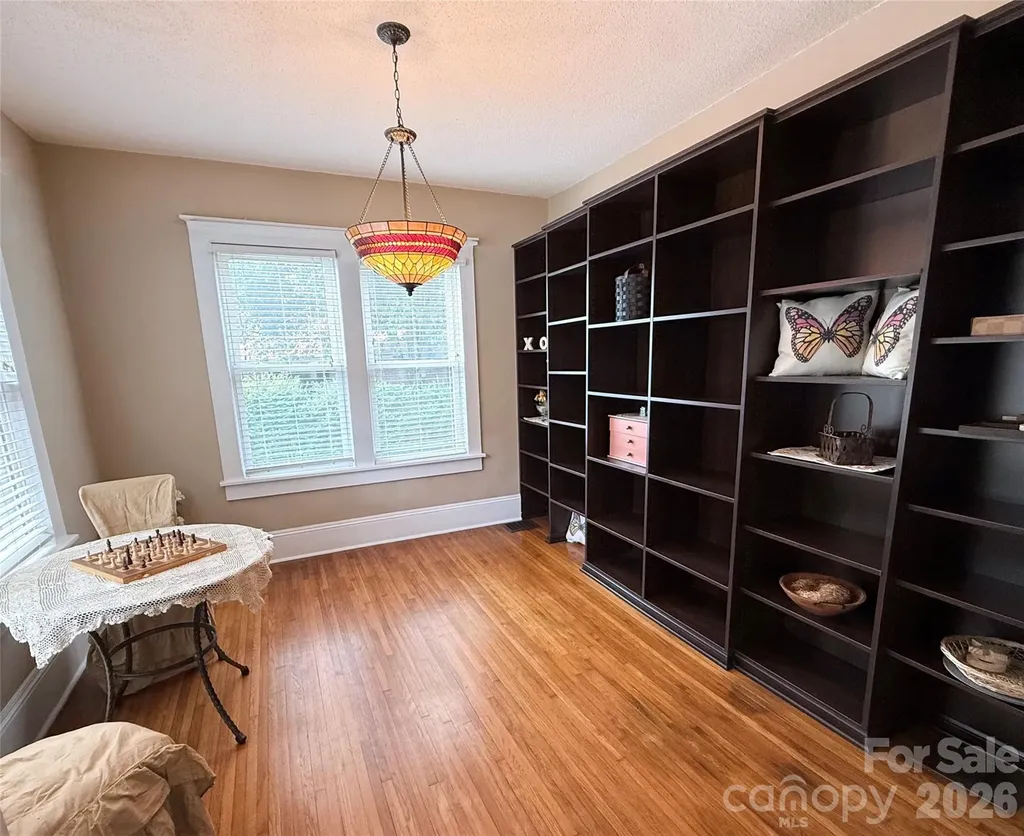 302 S College Avenue Newton NC 28658