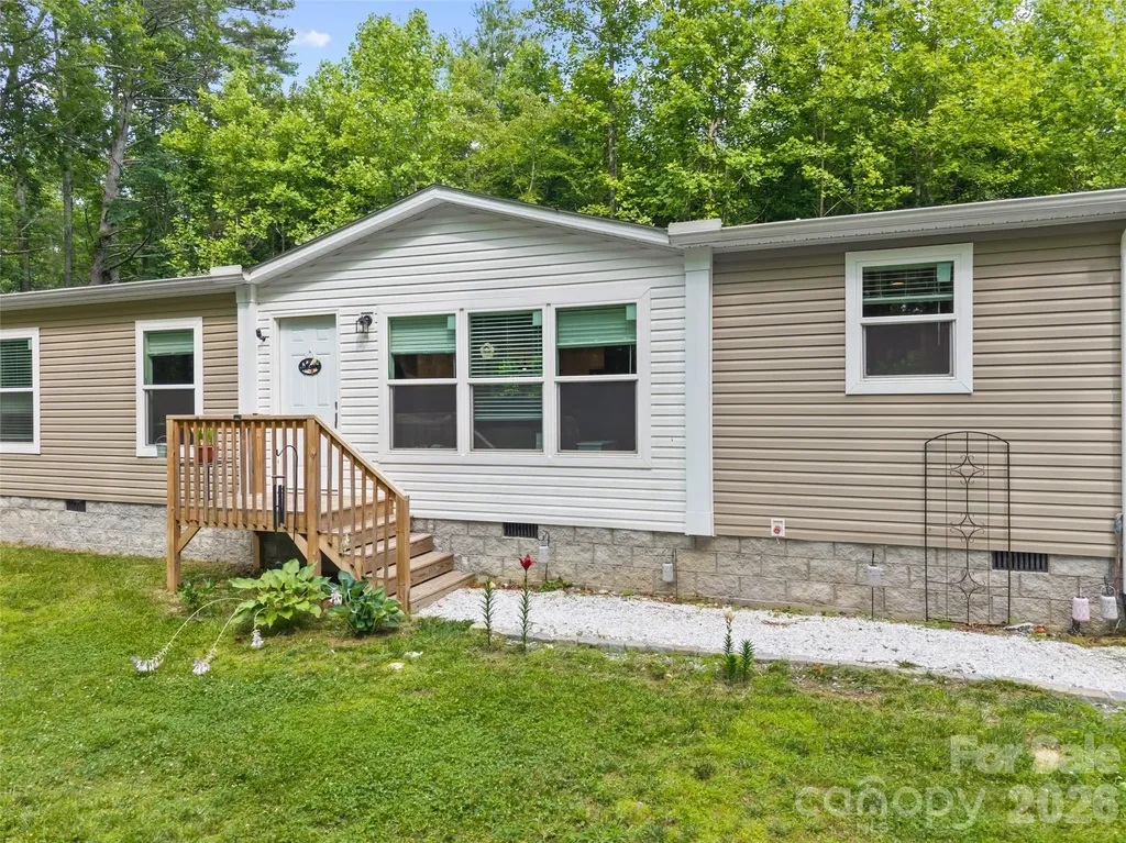 64 Tupper Lane Hendersonville NC 28792