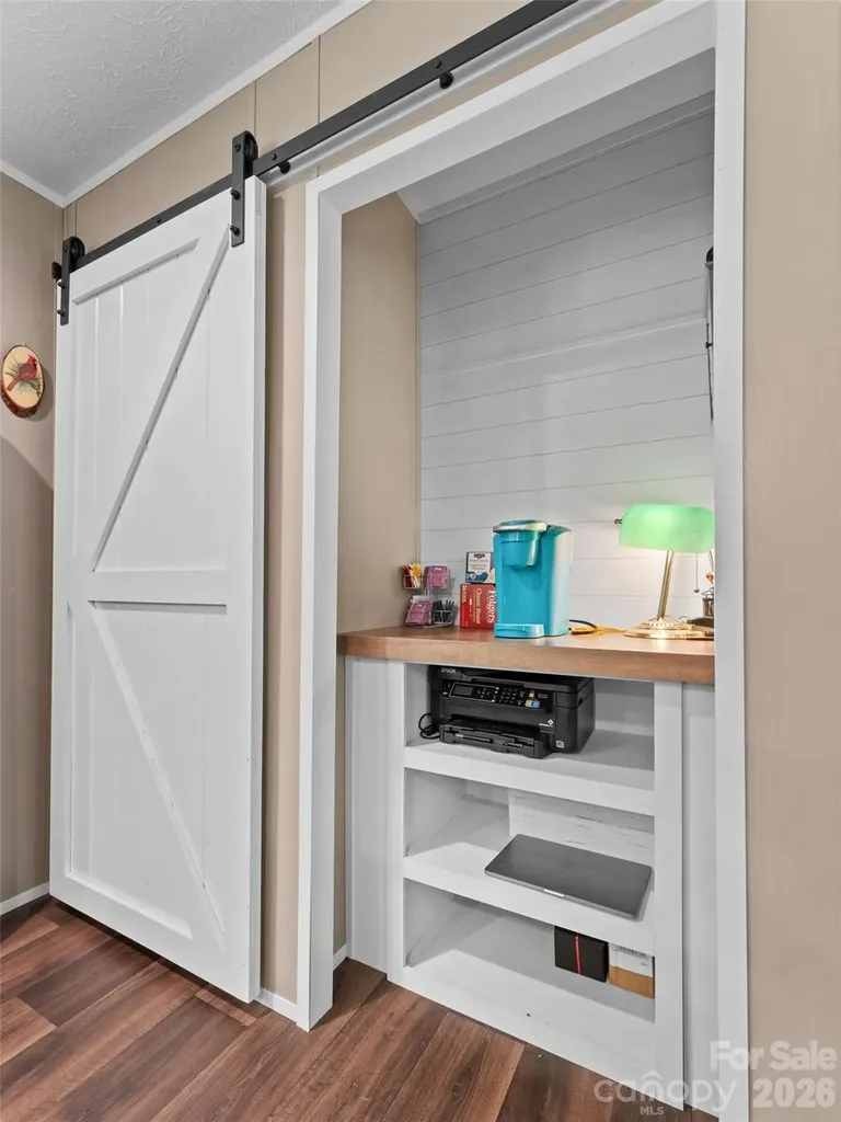 64 Tupper Lane Hendersonville NC 28792