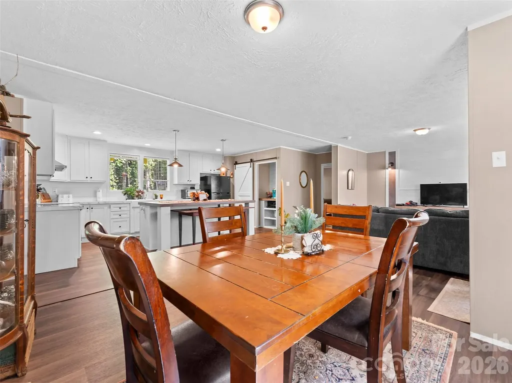 64 Tupper Lane Hendersonville NC 28792
