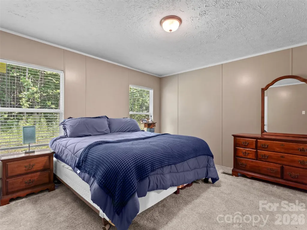 64 Tupper Lane Hendersonville NC 28792