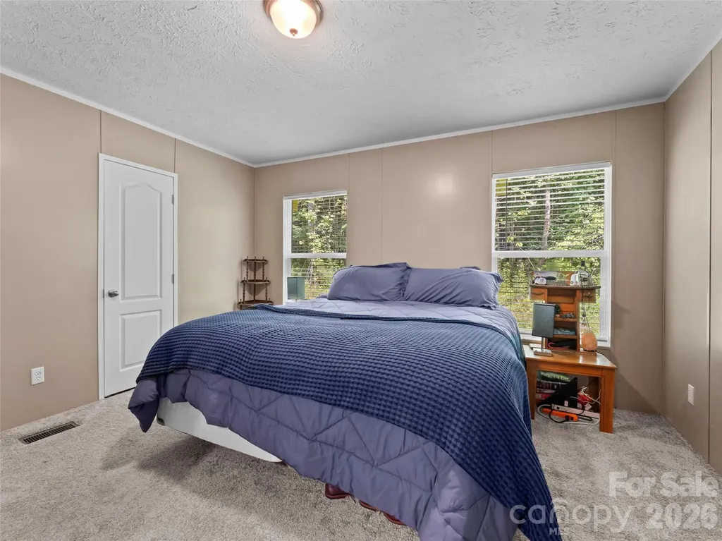 64 Tupper Lane Hendersonville NC 28792