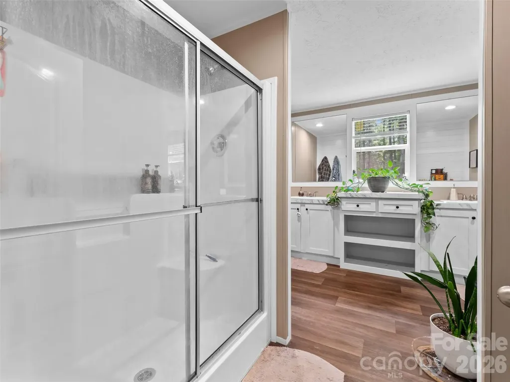 64 Tupper Lane Hendersonville NC 28792