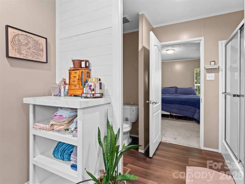 64 Tupper Lane Hendersonville NC 28792