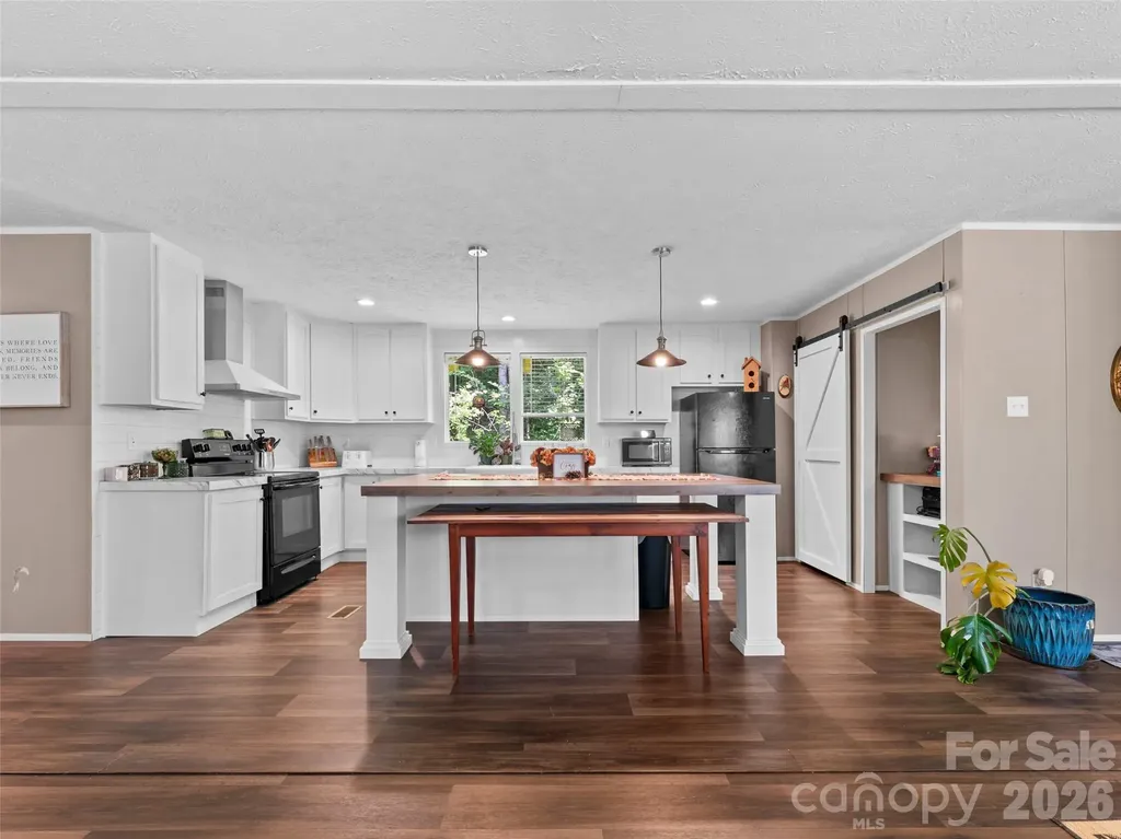 64 Tupper Lane Hendersonville NC 28792