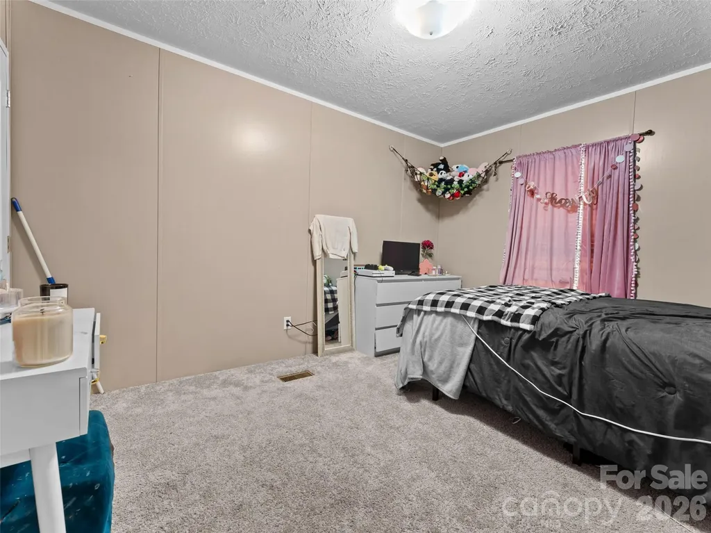 64 Tupper Lane Hendersonville NC 28792