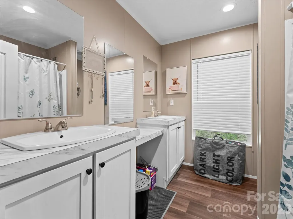64 Tupper Lane Hendersonville NC 28792