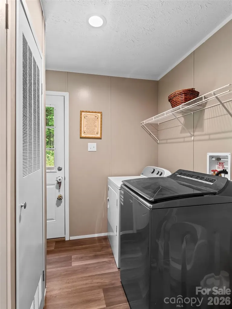 64 Tupper Lane Hendersonville NC 28792