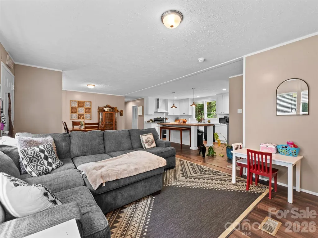 64 Tupper Lane Hendersonville NC 28792